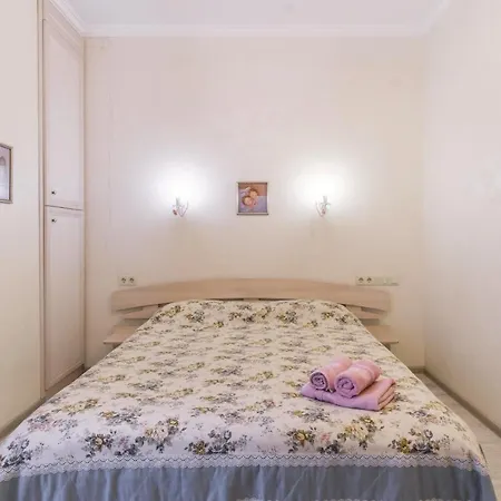 Near Deribasovskaya Apartman