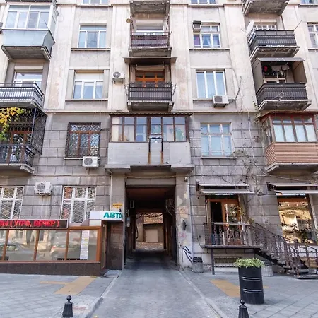 Near Deribasovskaya Apartment *